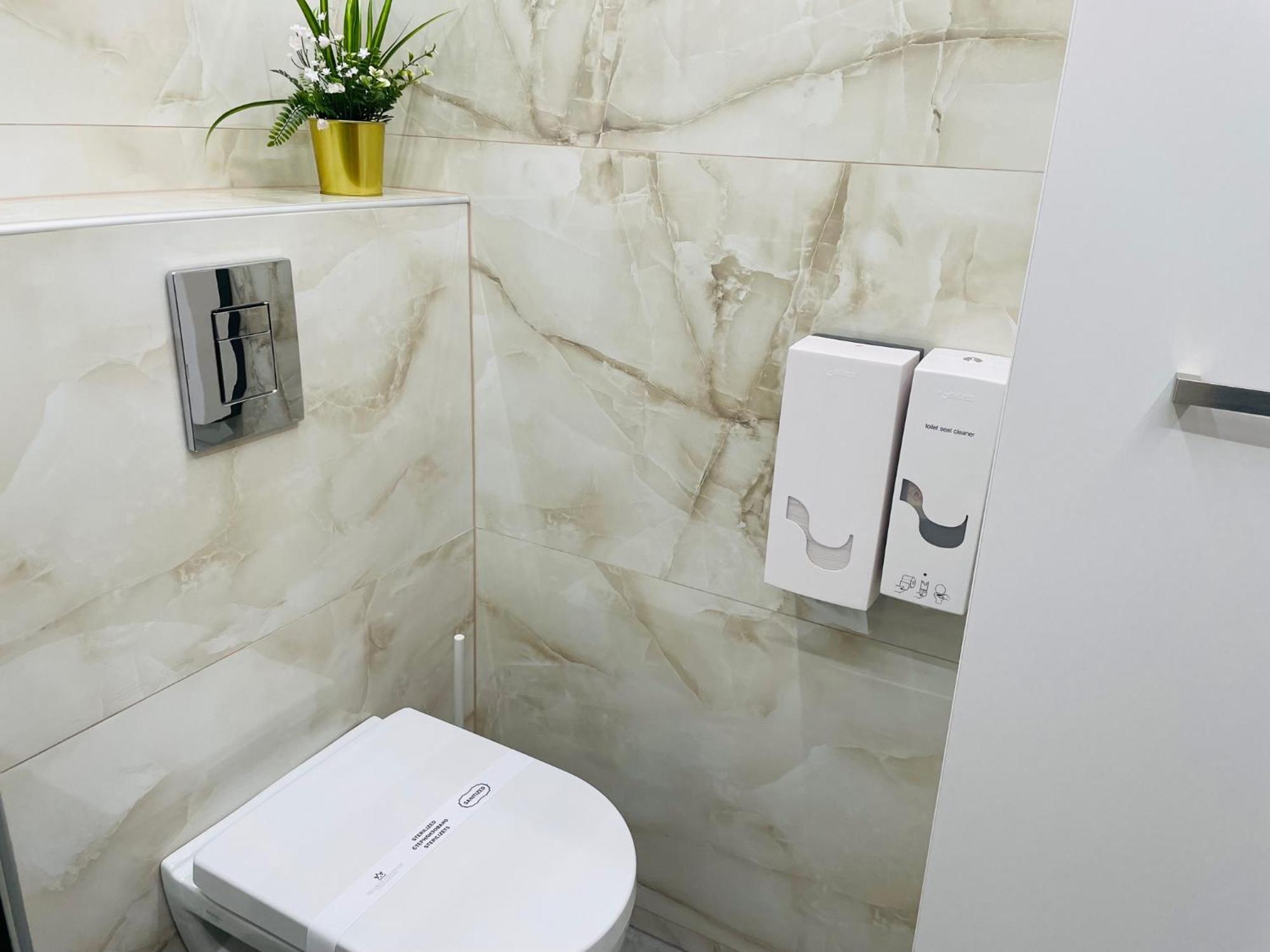 Apartment Brivibas - East / West, Free Privat Parking, Free Wifi, Self Check-in *