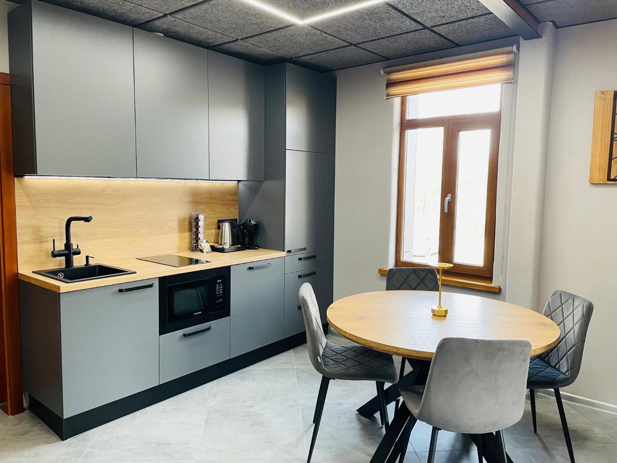 Dzīvoklis Brivibas - East / West, Free Privat Parking, Free Wifi, Self Check-in Riga