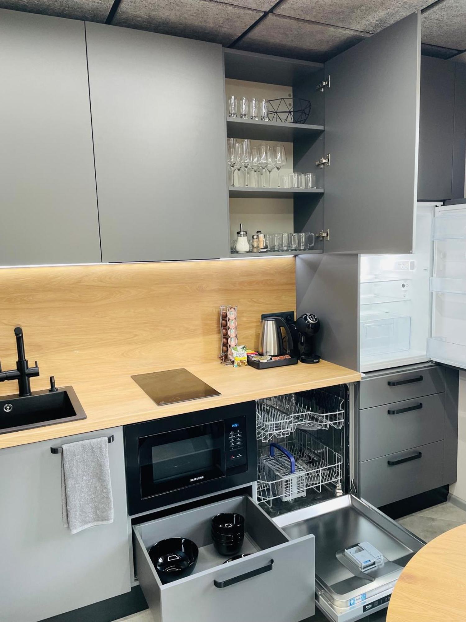Dzīvoklis Brivibas - East / West, Free Privat Parking, Free Wifi, Self Check-in Riga
