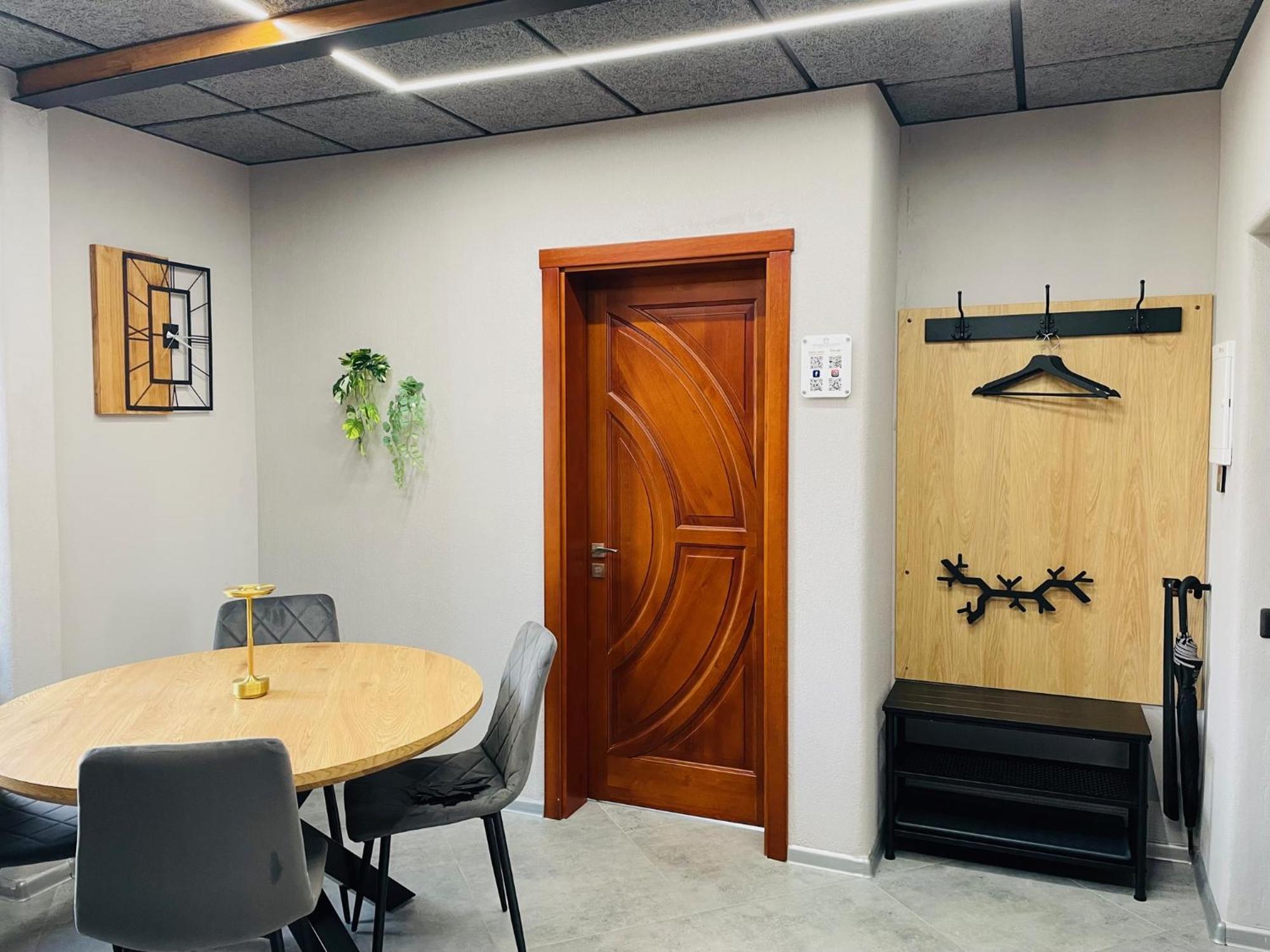Brivibas - East / West, Free Privat Parking, Free Wifi, Self Check-in Dzīvoklis Riga
