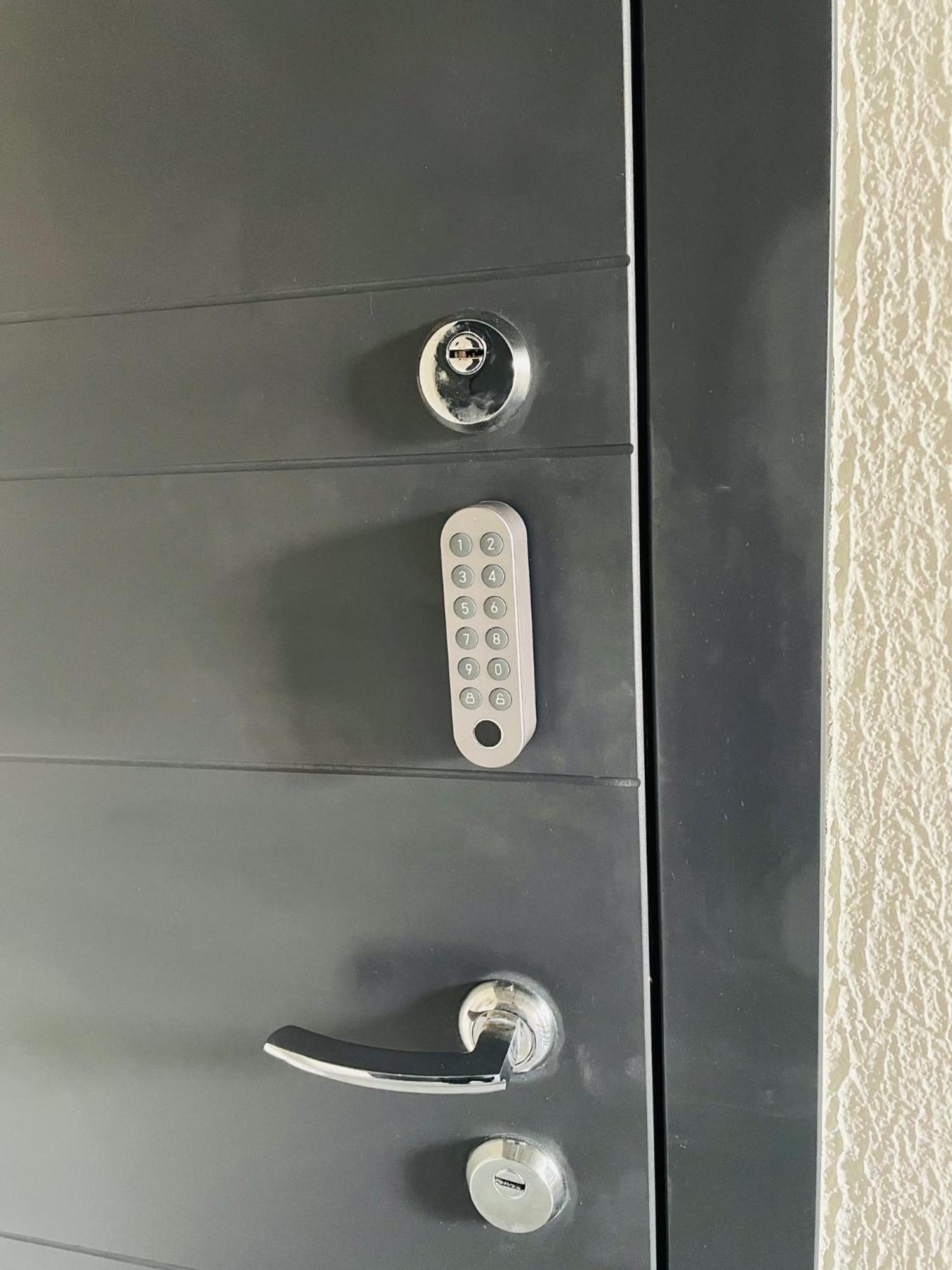 Dzīvoklis Brivibas - East / West, Free Privat Parking, Free Wifi, Self Check-in