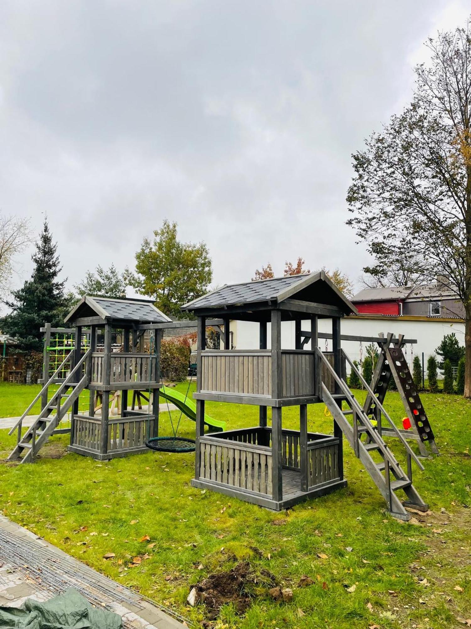 Dzīvoklis Brivibas - East / West, Free Privat Parking, Free Wifi, Self Check-in *